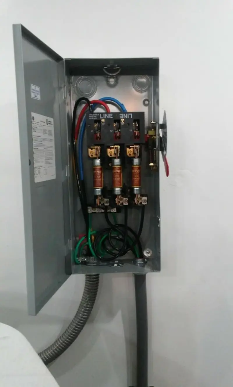 Three-phase disconnect switch installed for Smoke Detector Installation in University